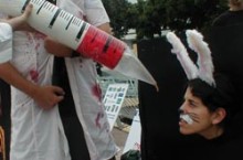 מיצג נגד ניסויים בבעלי חיים