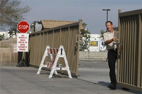 סוגרים את משחטת Hallmark/Westland בצ'ינו, קליפורניה בעקבות החקירה הסמויה של הארגון HSUS.