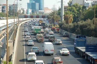 כלי רכב בתל-אביב: יום צמחוני בשבוע שקול לסילוק 10,000 כאלה מהכבישים. (צילום: david55king)